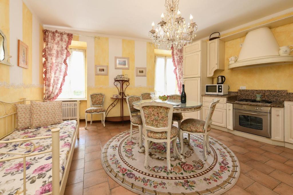 a kitchen and living room with a table and chairs at Relais De La Place - Downtown in Desenzano del Garda