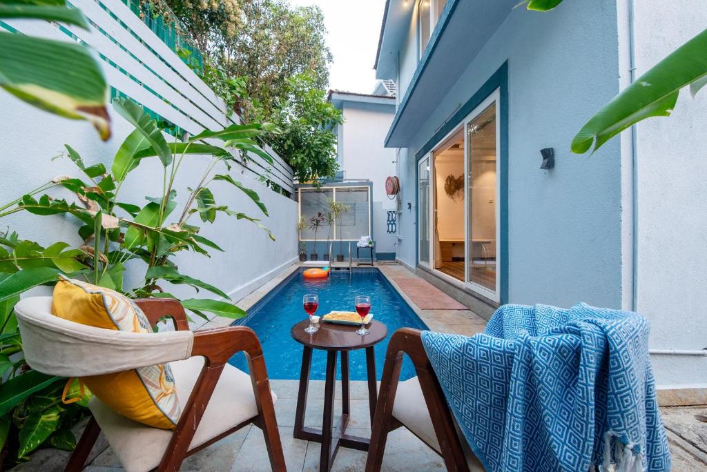 a small swimming pool in the middle of a patio at DanCenter Vana Villa I 5BHK I Pvt Pool I Baga I GOA in Goa