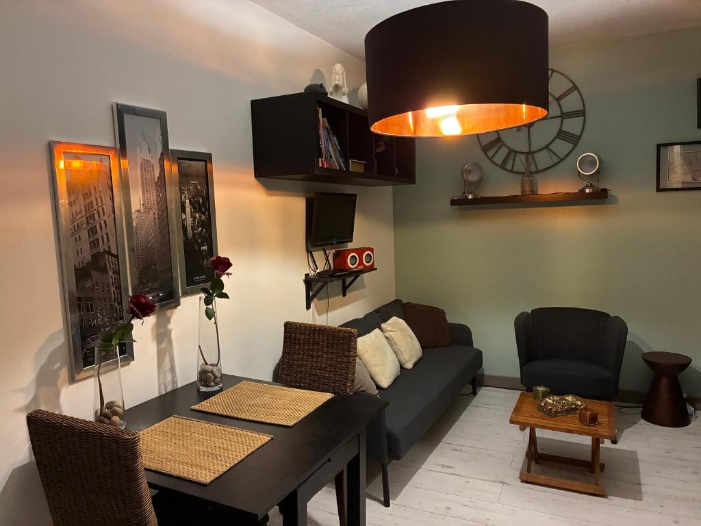 a living room with a couch and a table at Studio tout équipé, emplacement idéal in Saint-Raphaël