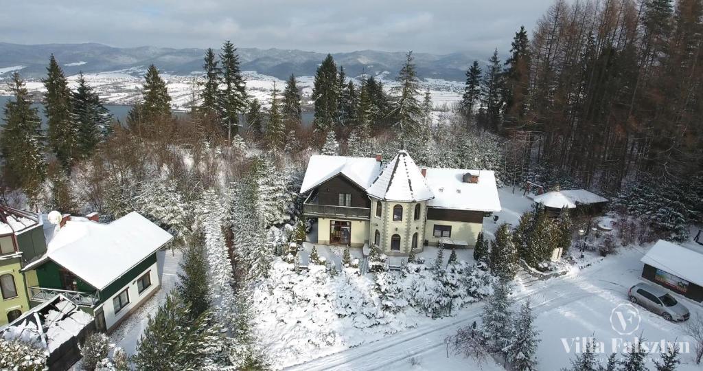 an aerial view of a house covered in snow at Villa Falsztyn Holiday Home in Falsztyn