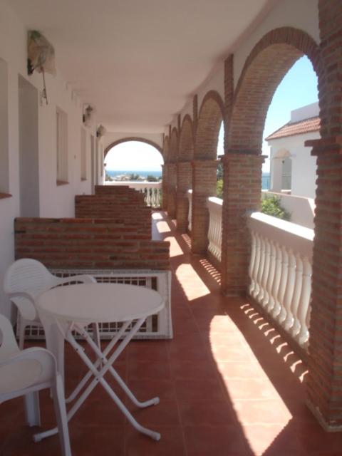 a balcony with a table and chairs on a building at Apartamentos Bolonia Paraiso in Bolonia