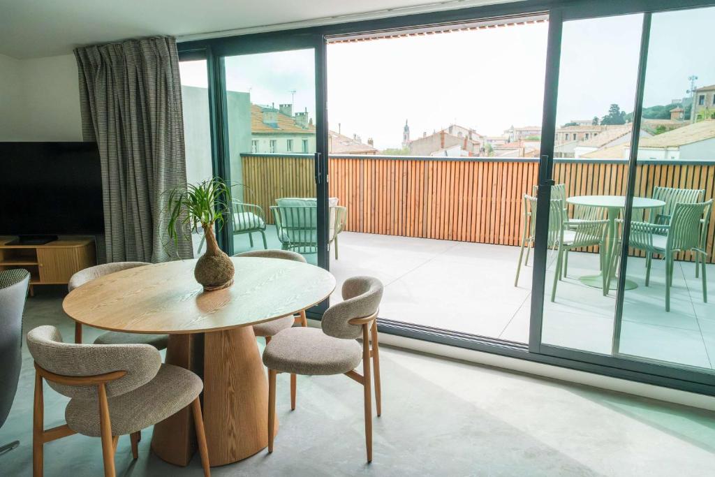 Les Suites du Parc - Appartement d'exception au dernier étage avec une grande terrasse vue mer de 2 chambres face au parc Simone Veil à 2 minutes des halles