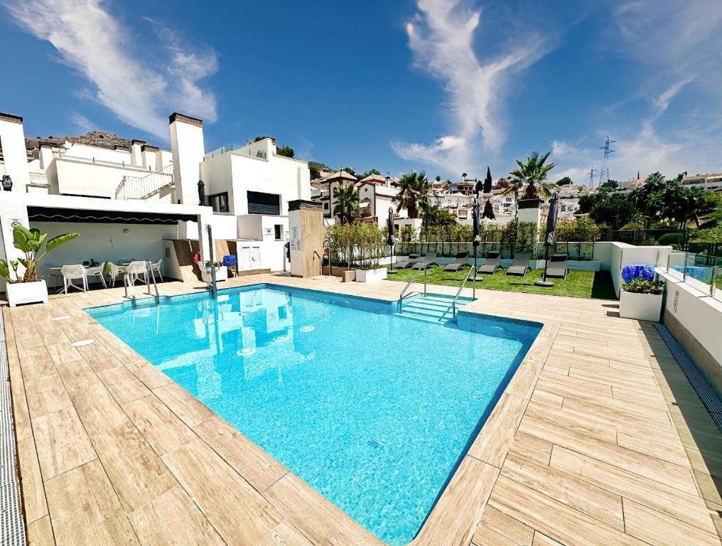 A505 Modern Apartment with Private Terraces