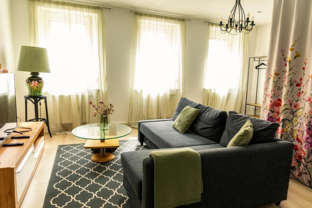 a living room with a couch and a table at Ferienwohnung Otto in Pegnitz