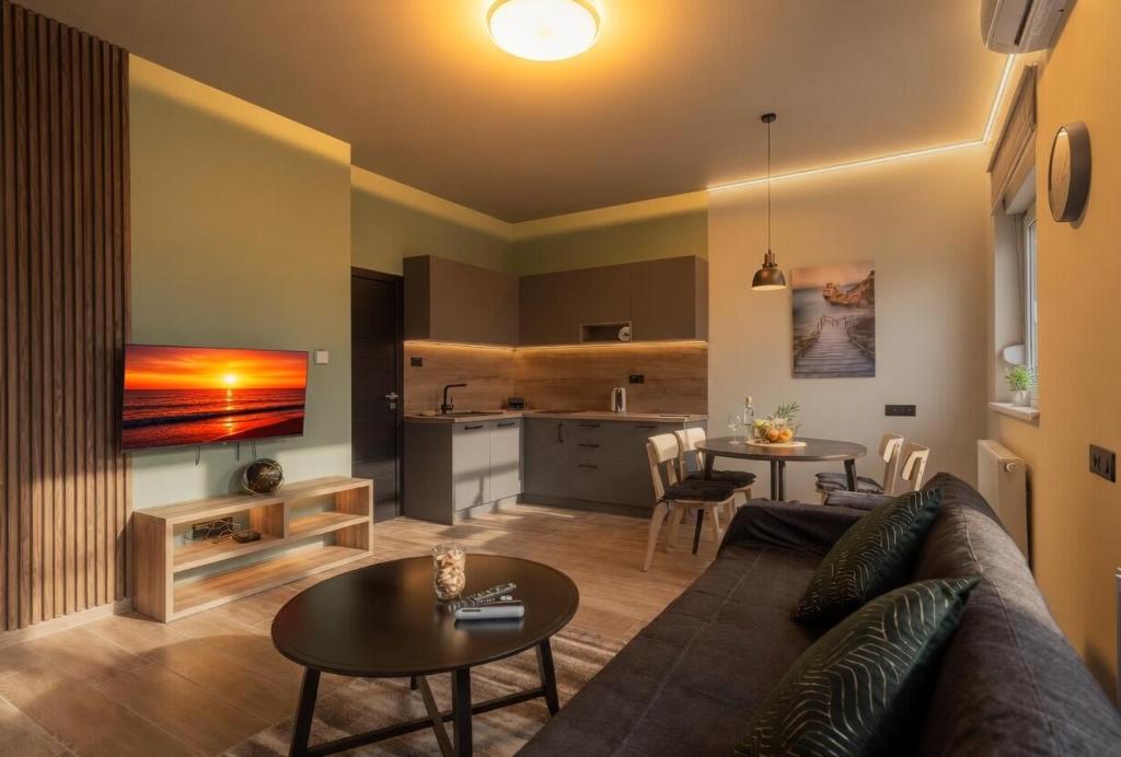 Elegant Noir APT, 1BDR