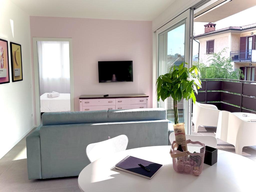 a living room with a couch and a table at Pantone - Sarnico Color Suites in Sarnico