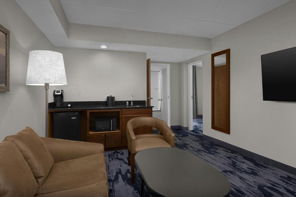 Fairfield Inn and Suites by Marriott Winston Salem/Hanes photo