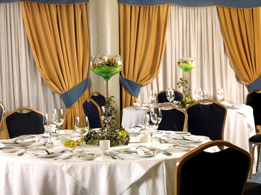 Restaurace v ubytování Savoy Hotel