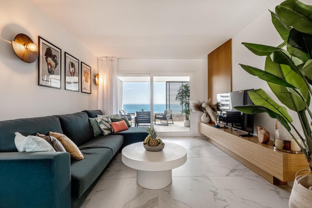 Sea View Punta Prima, HOLIDAY, Terrace, POOL, JACUZZI and more