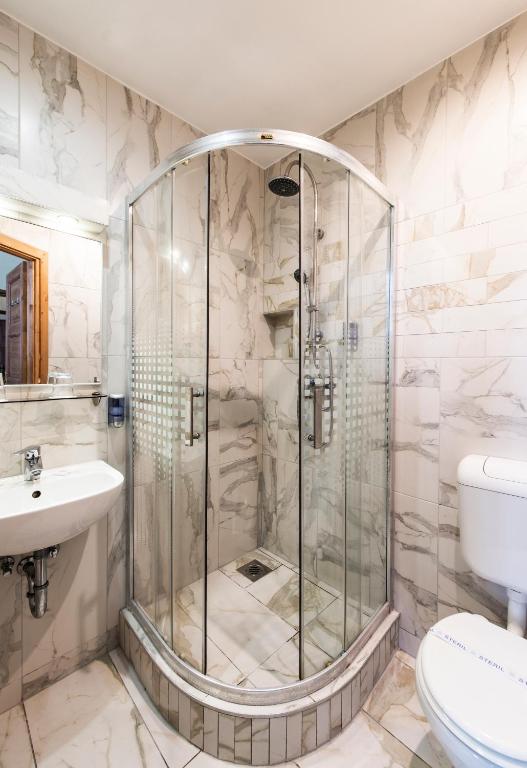 A bathroom at SOUS44
