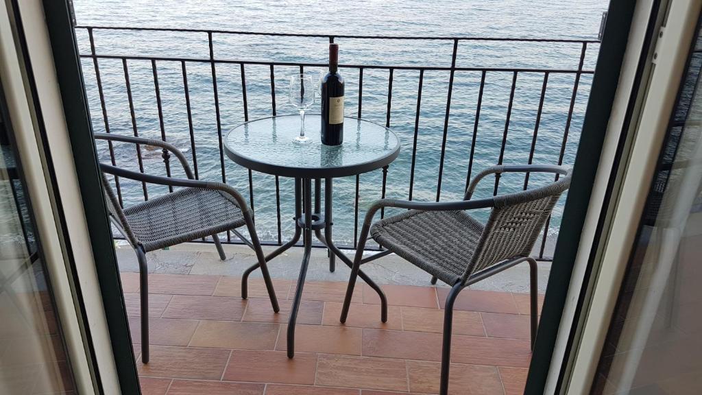 A balcony or terrace at Loft Profumo di Mare