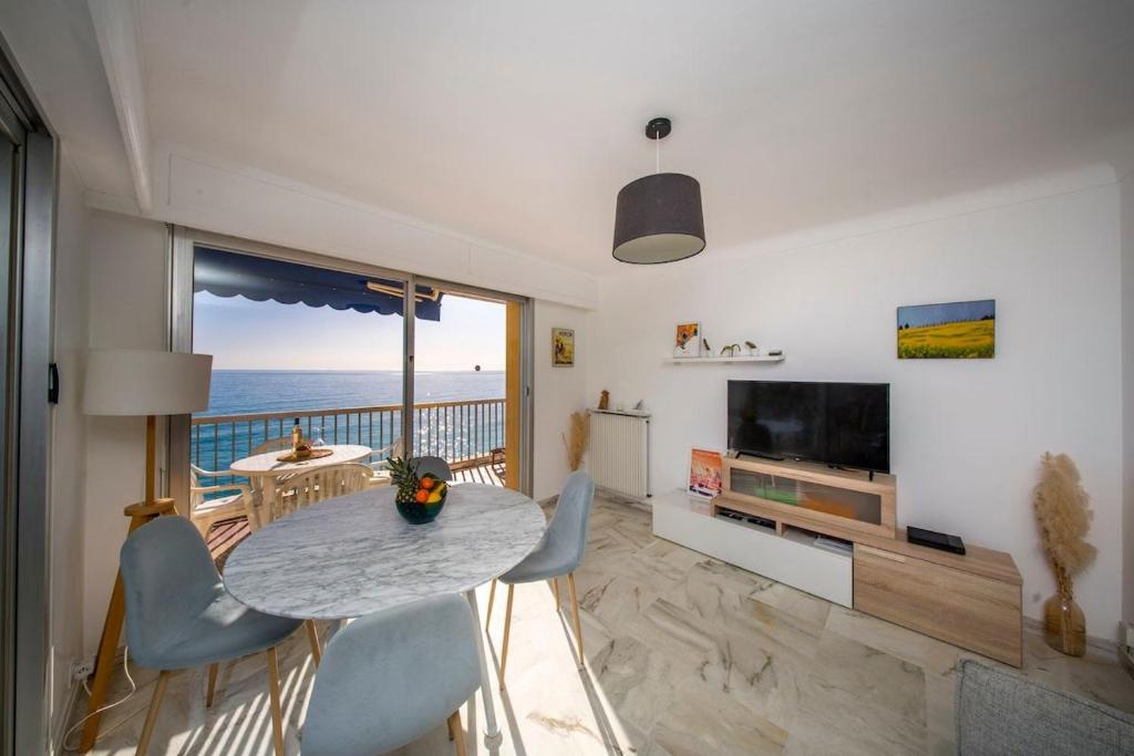 LE DAUPHINS Vue exceptionnelle Mer Terrasse Climatisation