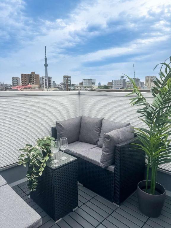 Hotel Fuji 1min to st ation ,4min to Sky street,8min to Asakusa