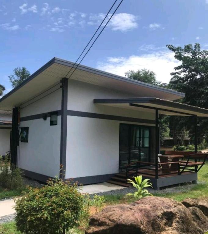 a small white house with a porch at House at island Chang in Ban Map Khangkhao