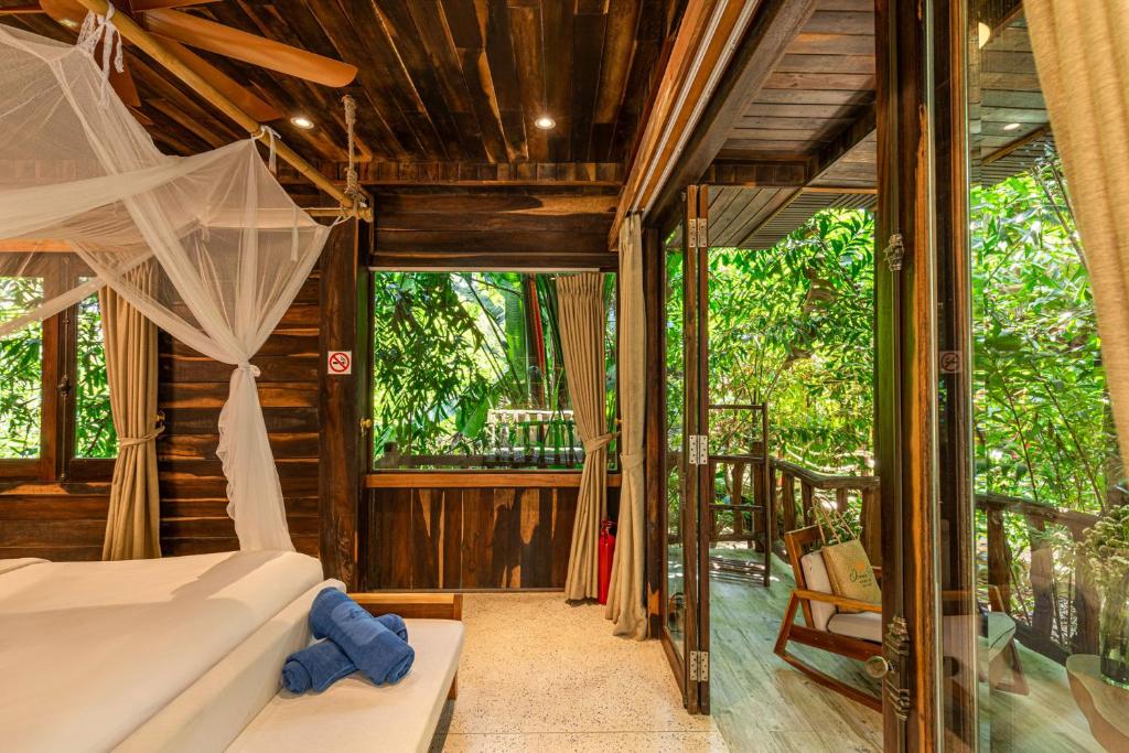 Bungalow Jungle Có Giường Cỡ King