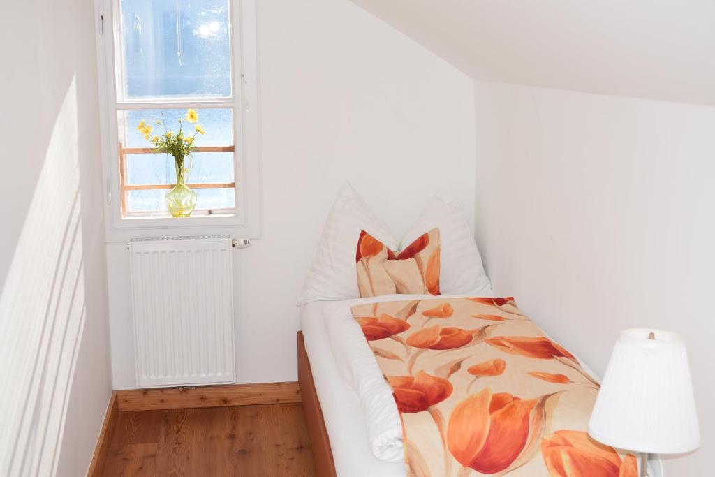 Postel nebo postele na pokoji v ubytování Villa Frischmuth am See