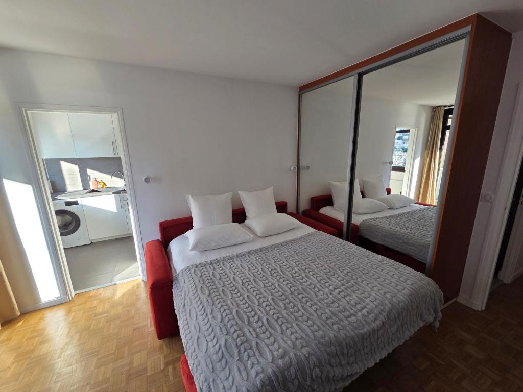 Perfect Appart Living-Staying in Paris - Sun & Eiffel Tower