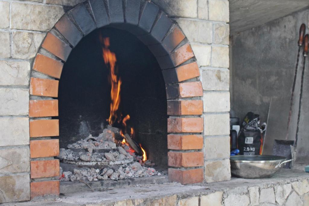 ネチュヤムにあるApartments Piškeraの煉瓦窯の火