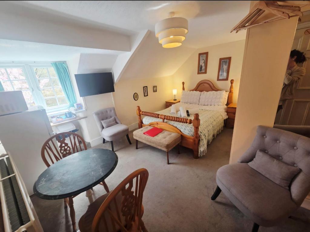 Coynant Farm Guesthouse - Farm Park Stay - Budget Triple Room