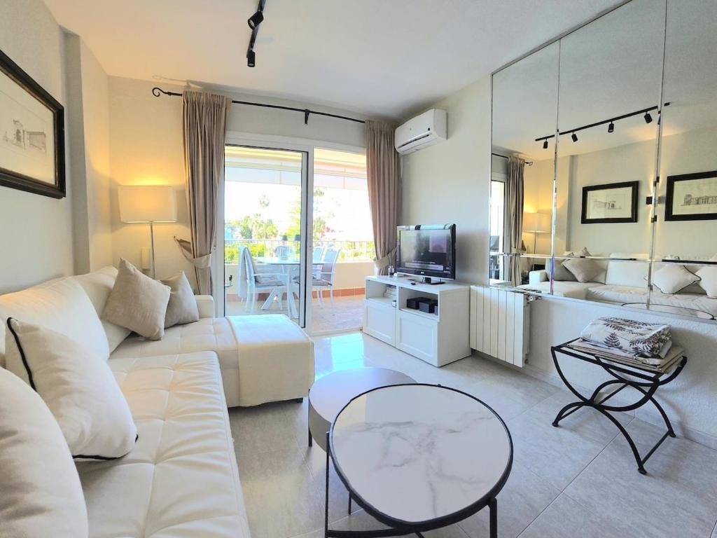 Sensu at Carihuela Park Palace Luxury Luxury one bedroom apartment with pool and private parking by NAMASTE ELITE