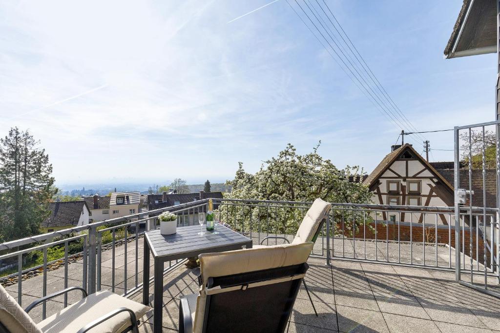 a balcony with a table and chairs on a roof at Fewo-Taunus-Panoramablick in Königstein im Taunus