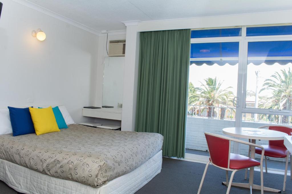 Postel nebo postele na pokoji v ubytování Alexander Motor Inn