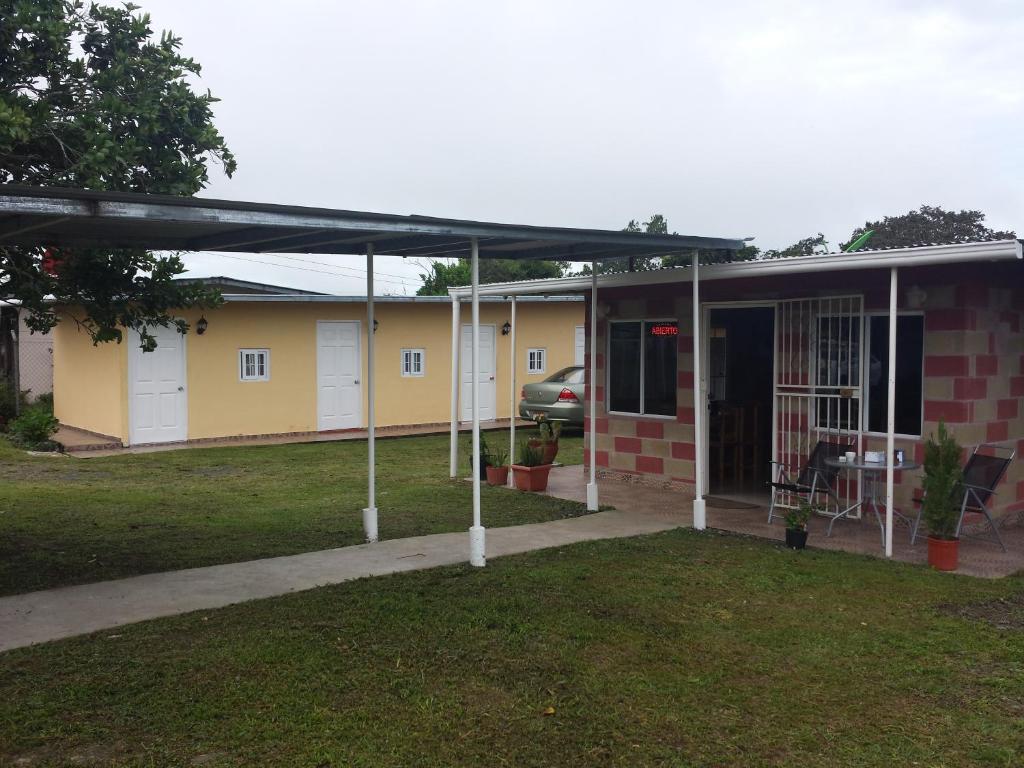 Budova, kde se kapslový hotel nachází
