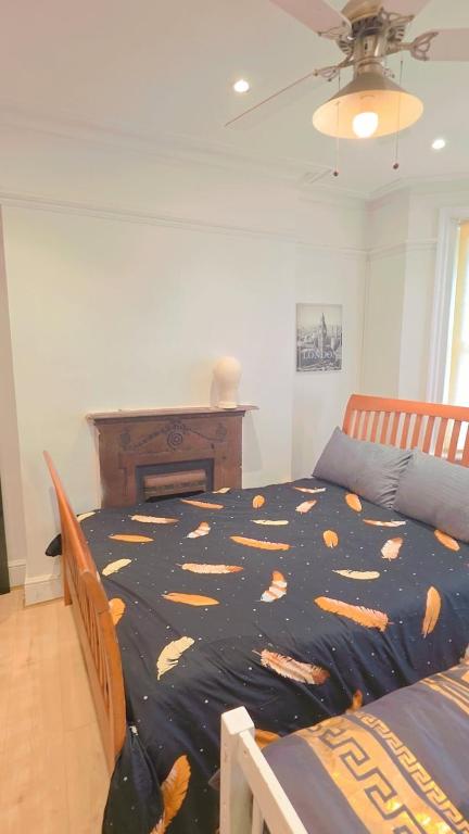 a bedroom with a bed with a blue comforter with bats at Meadow room in Slough