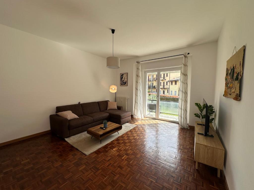 a living room with a couch and a table at Casa Serena in Baveno