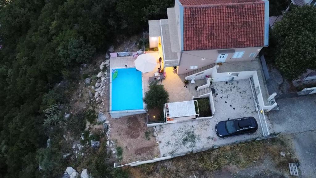 an overhead view of a house with a swimming pool at Bay View Escape in Igalo