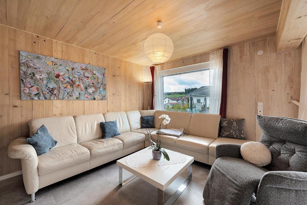 a living room with a couch and a table at Ferienhaus Seewald in Seewald