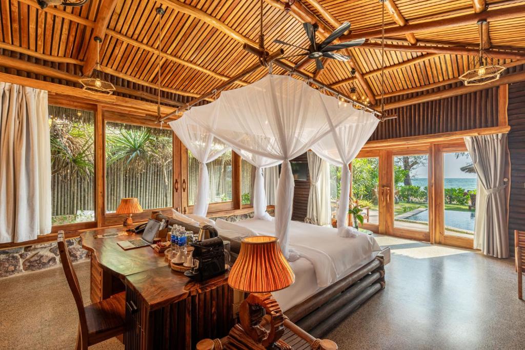 Biệt Thự 3 Phòng Ngủ Nhìn Ra Vịnh Ông Lang