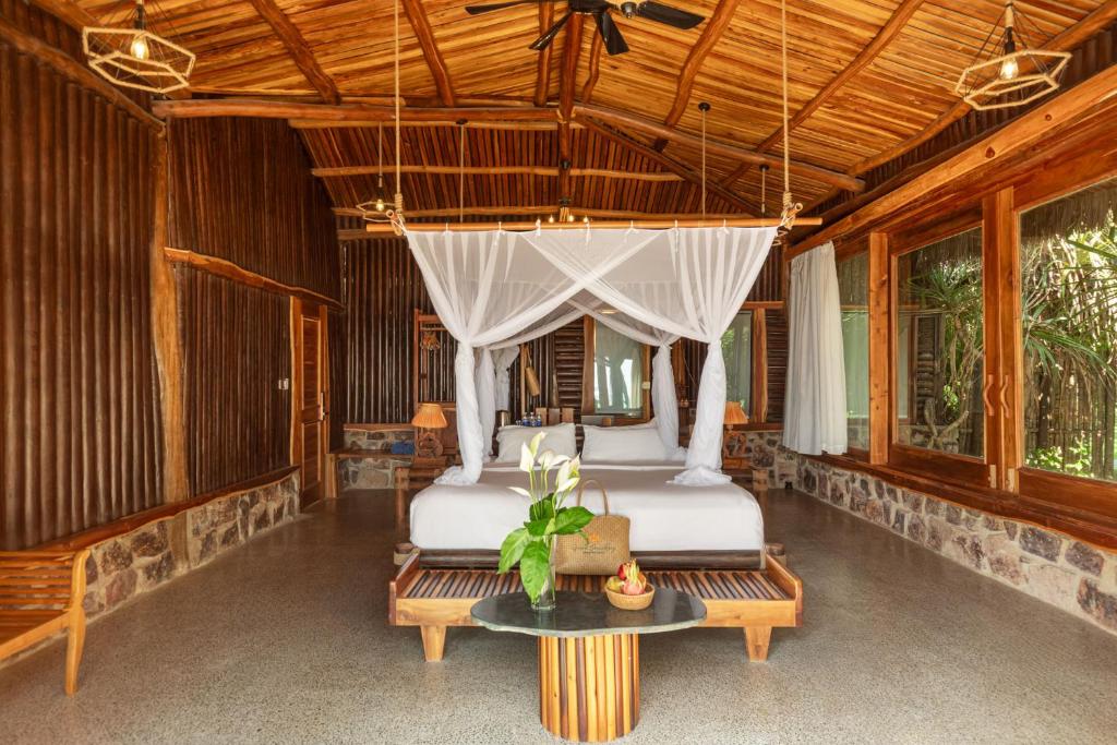 Biệt Thự 3 Phòng Ngủ Nhìn Ra Vịnh Ông Lang