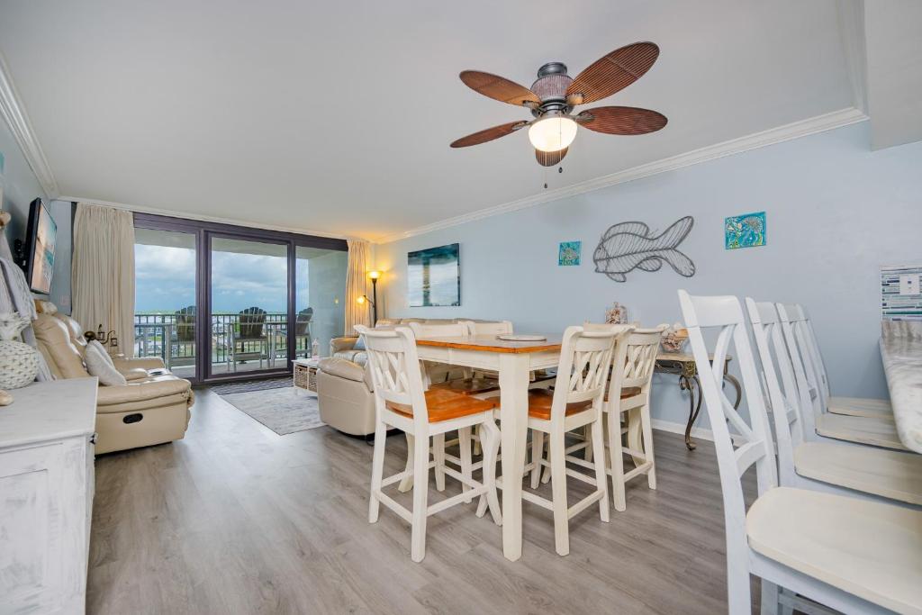 a kitchen and dining room with a ceiling fan at Wind Drift 615N condo in Orange Beach