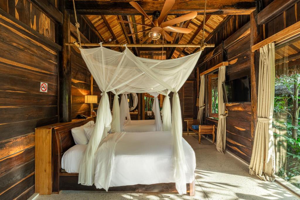 Bungalow Premium Jungle 2 Giường Đơn