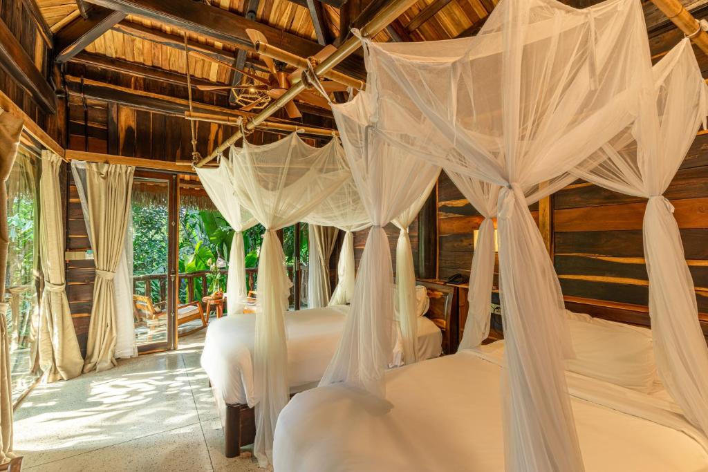 Bungalow Premium Jungle 2 Giường Đơn