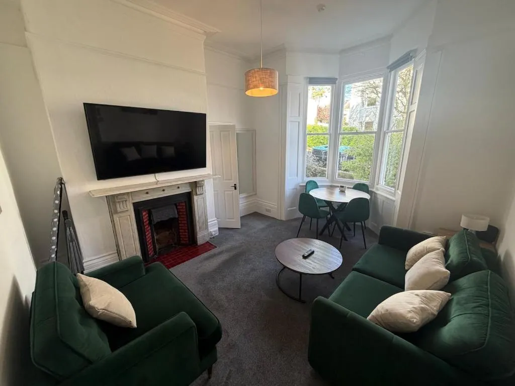 Contemporary 1-Bed Retreat Free Parking & Patio