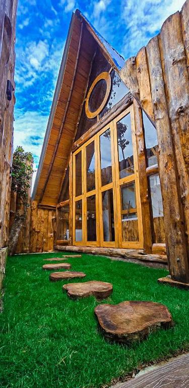 a building with stepping stones in the grass at Quinta La Primavera Ecolodge in Isnos