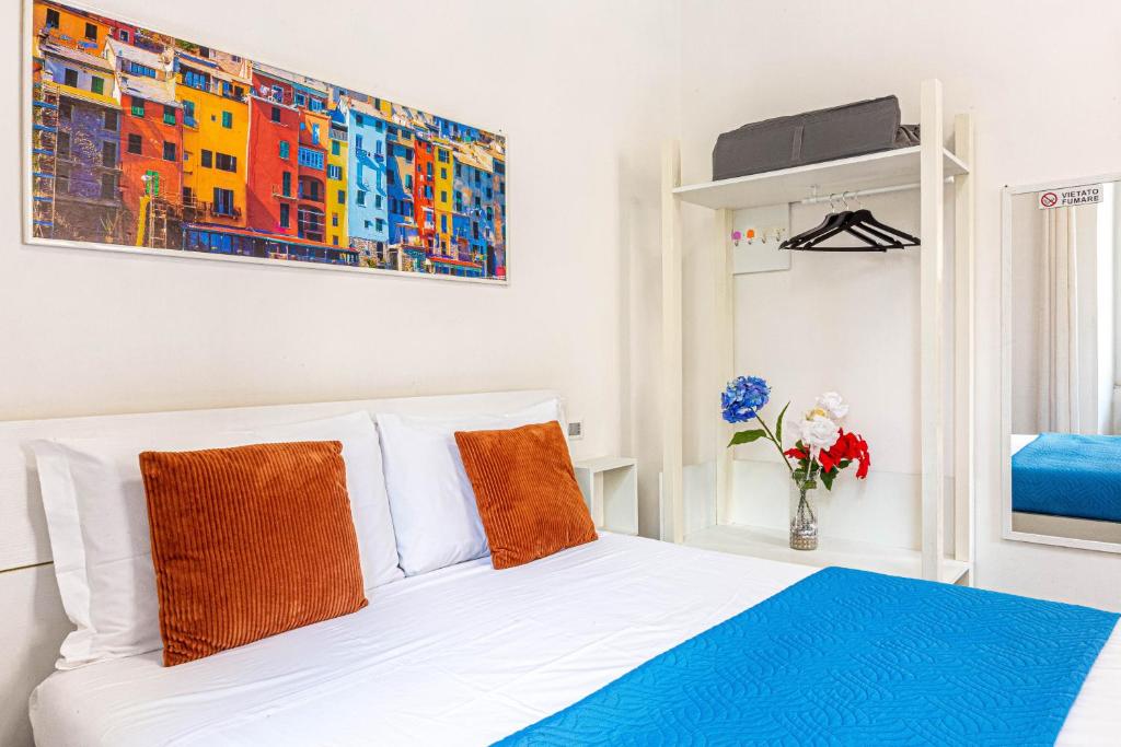 a bedroom with a bed and a painting on the wall at Titi Rooms in La Spezia