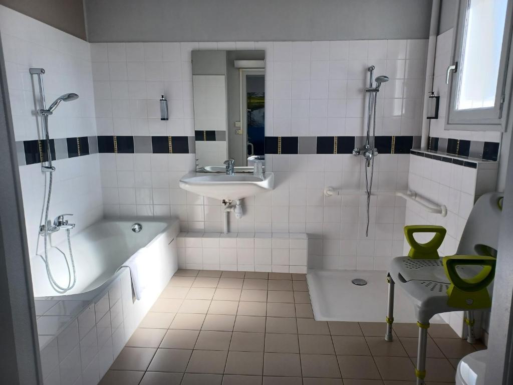 Auberge La Péniche - Queen Room - Disability Access
