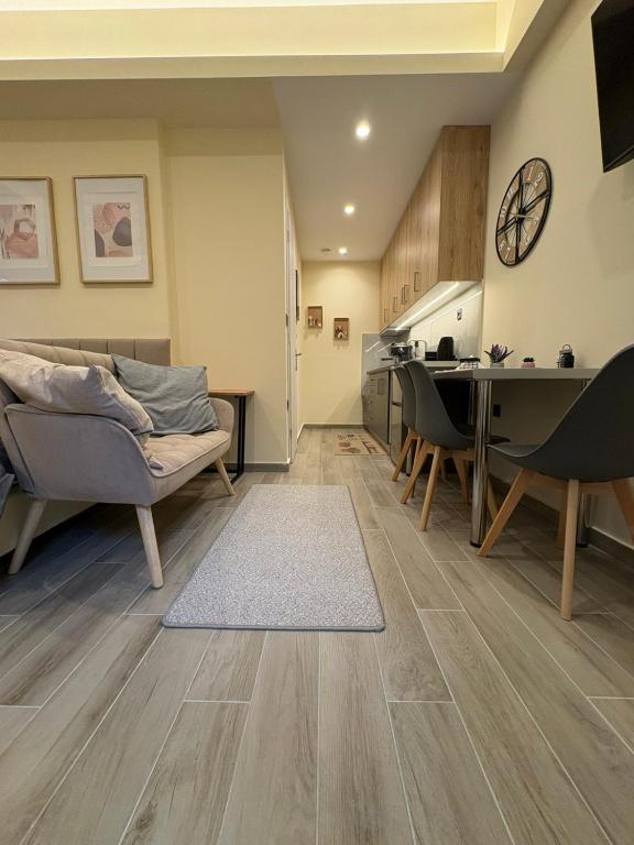 Stauroula & Thomas homes 2