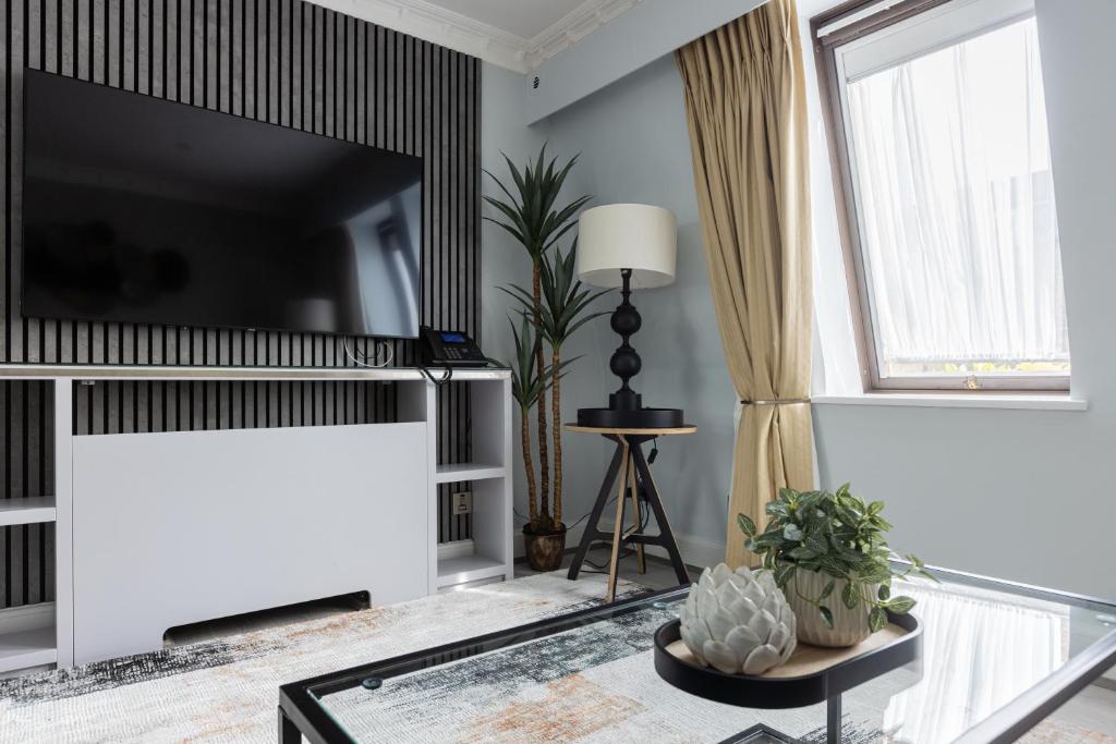 Mayfair House - 