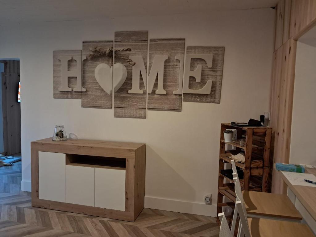 a living room with a heart and the word me on the wall at Maison de jacque in Mimizan