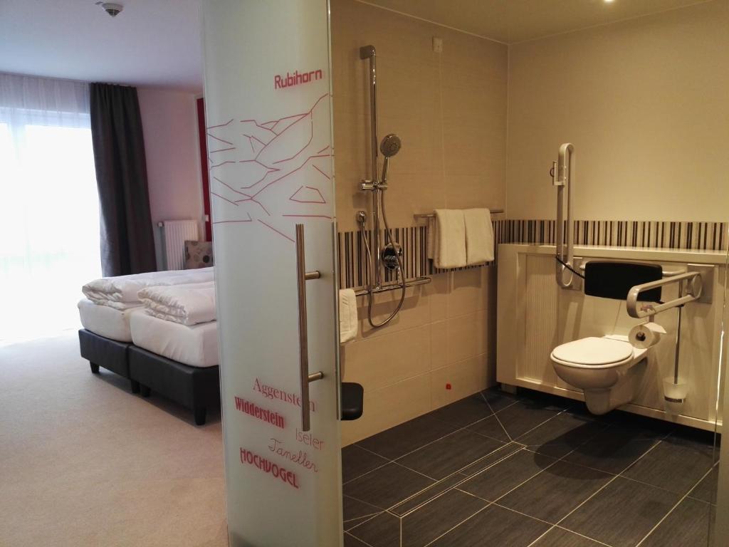 Koupelna v ubytování Allgäu Art Hotel