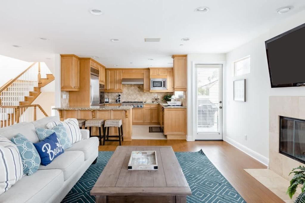 a living room with a couch and a table at Iris Condo 213 Condo in Corona del Mar
