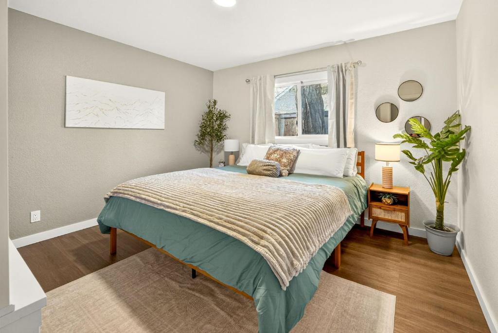 a bedroom with a bed and a window at Basecamp GP- Private Unit in Quiet Duplex Near Downtown in Grants Pass