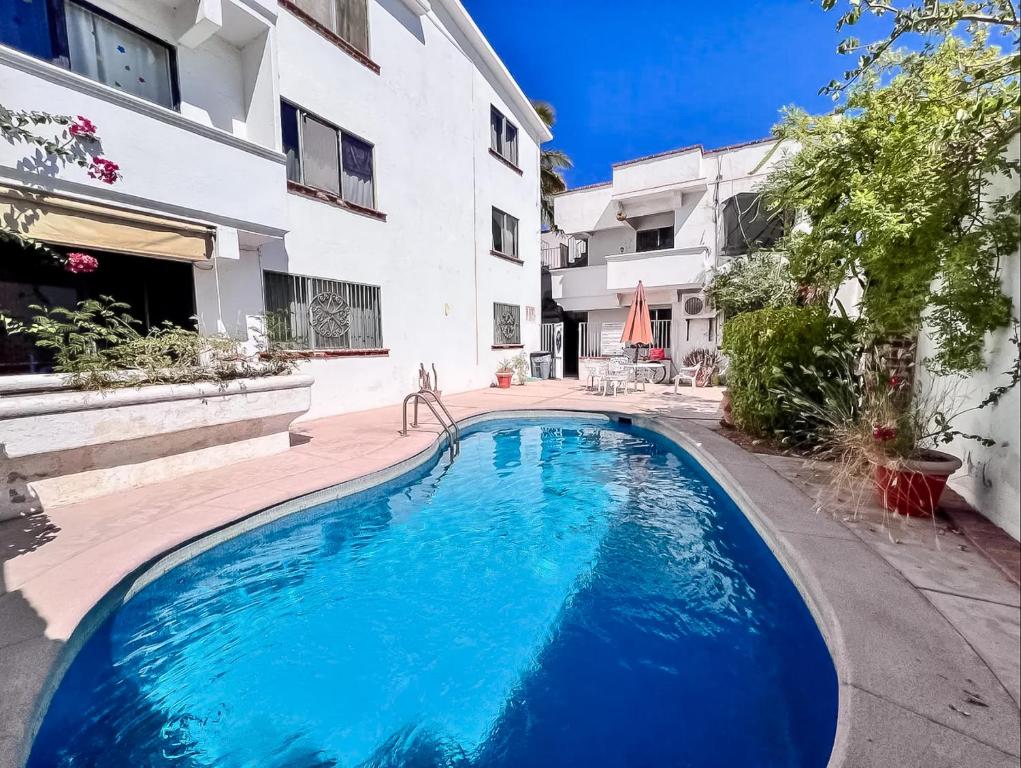 a large blue swimming pool in front of a building at Casa Blanca Condominio in La Paz