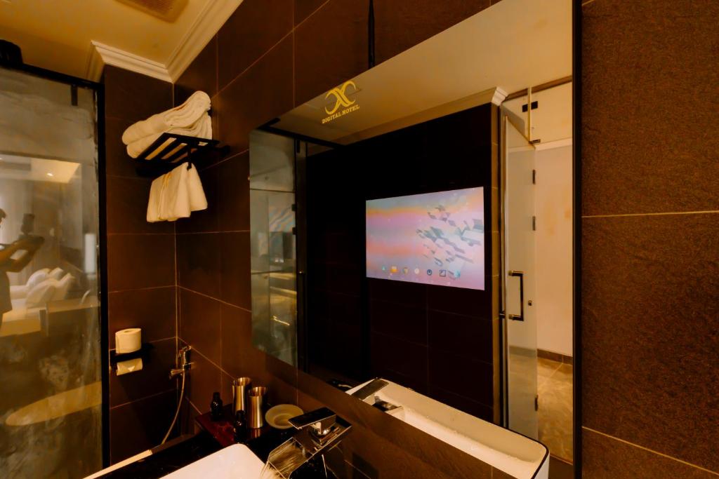 a bathroom mirror with a television in a bathroom at X-Digital HOTEL in Bắc Ninh