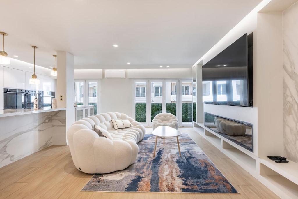 Juan-les-Pins 2BR Design Apt Walk to Beach