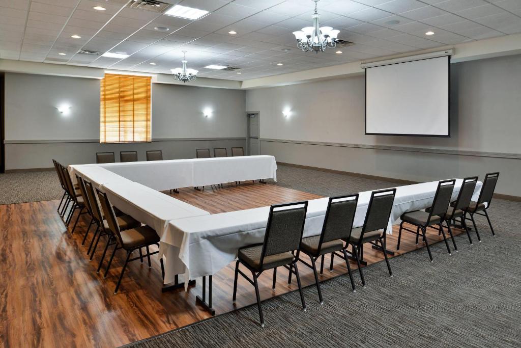 Comfort Inn & Suites Madison North photo